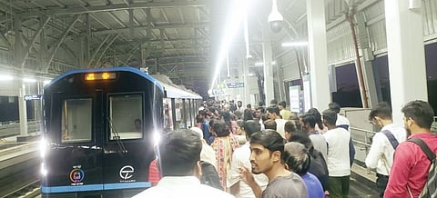 कमी पैशात,  कमी वेळेत; मेट्रोने भुर्रर्र..! पुणेकरांची मेट्रोला वाढू लागली पसंती