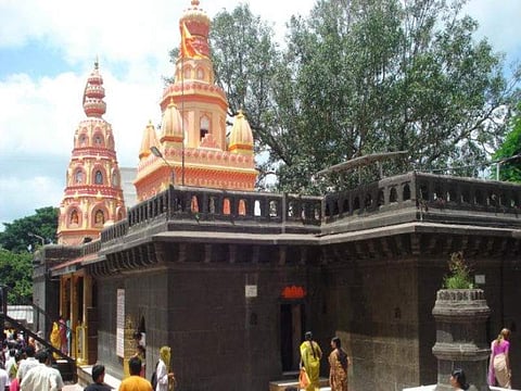 छत्रपती संभाजी महाराज अवमान प्रकरण ; मोरया गोसावी मंदिराला नोटीस