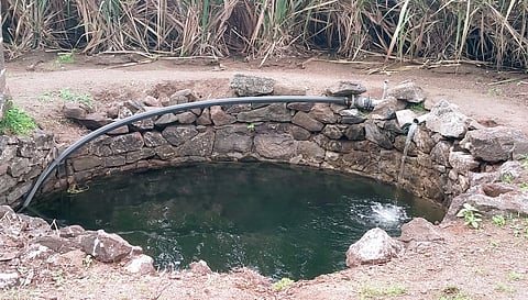 पारगाव : पिके वाचविण्यासाठी शेतकर्‍यांची धडपड
