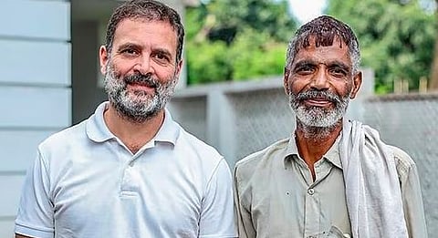 “मला मोदींच्या काळात सिलेंडर मिळाला….” ; बोलता बोलता भाजी विक्रेत्याला कोसळलं रडू  