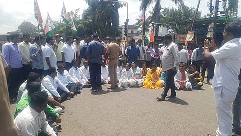 राष्‍ट्रवादीचा रस्‍ता रोको  