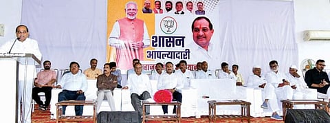 ऊस कोणाला द्यायचा सभासद – शेतकरी ठरवतील : महसूलमंत्री विखे