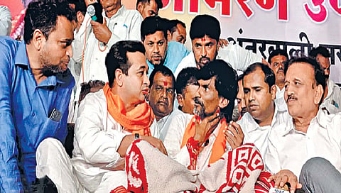 मराठाप्रश्नी चर्चा निष्फळ, जरांगे-पाटील आंदोलनावर ठाम