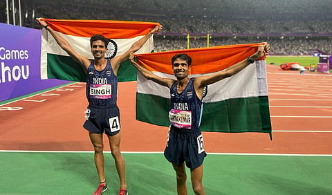  पुरुषांच्या 10000 मीटर शर्यतीत  कार्तिकने 28:15.38 वेळेसह रौप्य पदक पटकावले  तर गुलवीरने 28:17.21 वेळेसह कांस्य पदक जिंकले.
