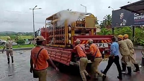 सीएनजी सिलिंडरला गळती   