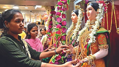 नाशिक : आज सोनपावलांनी गौराईंचे आगमन