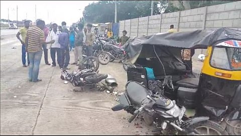 Nashik Accident : गणेशमूर्ती घेऊन जाताना घडला अपघात, 6 जण जखमी
