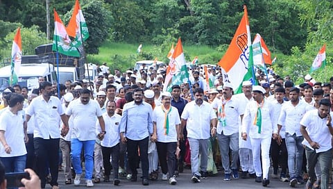 Congress Jan Samvad yatra | भुदरगड तालुक्यात काँग्रेस जनसंवाद पदयात्रेला उत्स्फूर्त प्रतिसाद; ९४ वर्षीय माजी आमदारही सहभागी