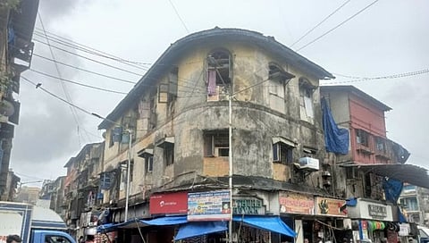 गंगुबाई काठीयावाडीची इमारत धोकादायक घोषित