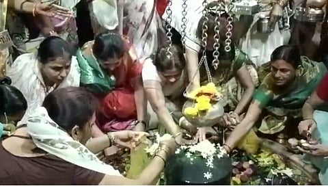 बीड : तिसर्‍या श्रावणी सोमवारनिमित्त वैजनाथाच्या दर्शनाला अलोट गर्दी