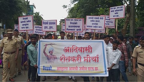 रायगड : आदिवासी कातकरी शेतकऱ्यांचा मंत्रालयावर मोर्चा