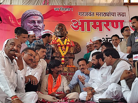 मुख्यमंत्री एकनाथ शिंदे अंतरवाली सराटीत दाखल; जरांगे पाटलांची घेतली भेट