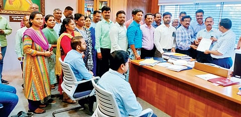 अहमदनगर : मारहाण करणार्‍यांना अटक करा; अन्यथा कामबंद