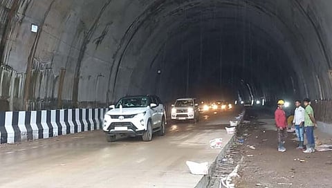 कशेडी बोगद्यातून वाहतूक सुरू 