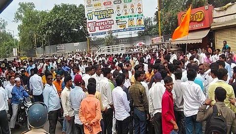 मराठा आंदोलकांवर गुन्हा दाखल  