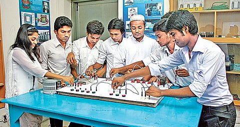 राज्यात यंदा व्यावसायिक अभ्यासक्रमांची चलती!