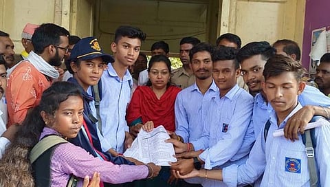 चंद्रपूर : खाजगीकरण, कंत्राटीकरण, शाळा बंद धोरणाविरोधात आक्रोश मोर्चा