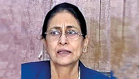 बिल्डरांना दिलेल्या सरकारी जमिनींचा फेरआढावा घ्या : मीरा बोरवणकर