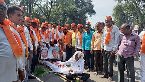 Maratha Reservation : धुळ्यात नारायण राणे, रामदास कदम यांची प्रतिकात्मक अंत्ययात्रा 