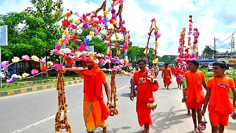 सप्तशृंगी गडावर हजारो कावडी धारकांचे आगमन 