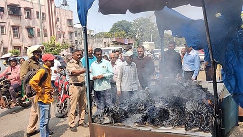 Nashik Crime : हप्ता दिला नाही म्हणून पेपर विक्रेत्याचा जाळला स्टॉल