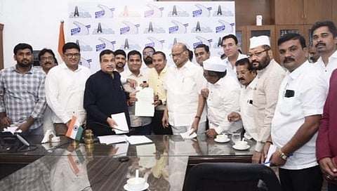 नाशिकच्या ‘त्या’ शेतकऱ्यांनी शरद पवारांसह घेतली नितीन गडकरी यांची भेट