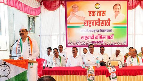 मोदींची लोकप्रियता कमी होत असल्याने घरोघरी माईक घेऊन फिरण्याची वेळ : जयंत पाटील