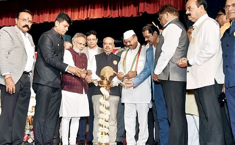व्यापार्‍यांच्या प्रश्नांबाबत पंधरवड्यात बैठक ; अब्दुल सत्तार यांचे आश्वासन