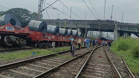  कोकण रेल्‍वेचे वेळापत्रक विस्कळीत  