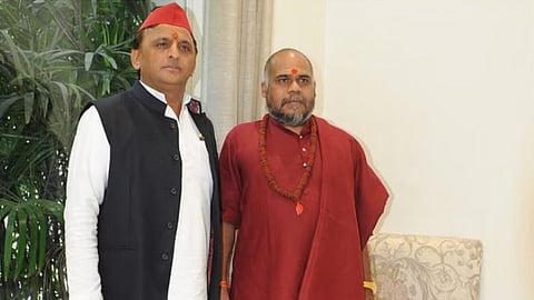 MP Election : कोण आहेत ‘मिर्ची बाबा’? अखिलेश यांना भेटल्‍यामुळे आले चर्चेत