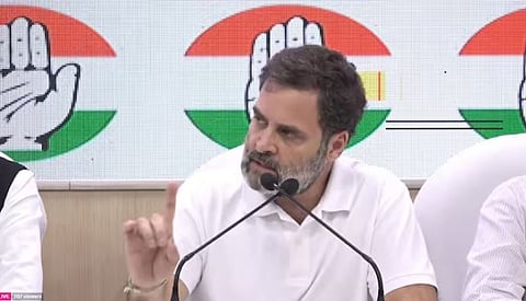 काँग्रेस कार्यकारिणीच्‍या बैठकीनंतर आयोजित पत्रकार परिषदेत बोलताना राहुल गांधी. 