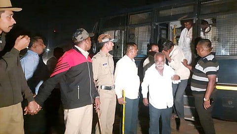 बेळगाव : बैलहोंगल येथे जुगार खेळणाऱ्या ७० जणांना अटक