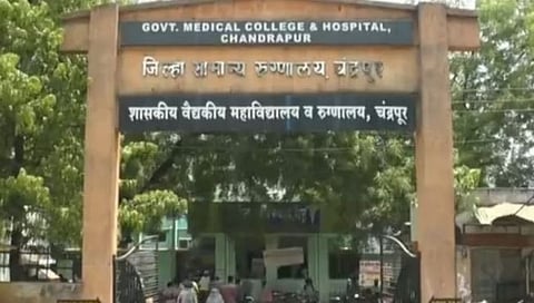 चंद्रपूर : कोविडच्या दुसऱ्या लाटेपासून शासकीय रुग्णालयात सफाई कामगारांची नियुक्तीच नाही