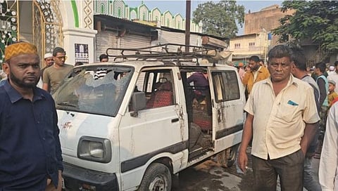 नाशिक : शिर्डी दर्शनासाठी निघालेल्या कुटुंबाच्या व्हॅनमध्ये गॅसचा स्फोट; दहाजण जखमी