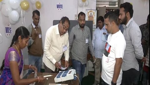 Telangana Elections 2023 : तेलंगाणा विधानसभेच्या ११९ जागांसाठी आज मतदान; तब्बल २२९० उमेदवार रिंगणात