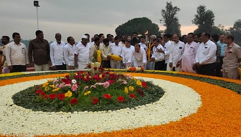 सातारा : उपमुख्यमंत्री अजित पवार यांच्याकडून यशवंतराव चव्हाण यांना अभिवादन