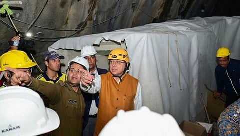 Uttarkashi tunnel incident : ऑगर मशीनमध्ये तांत्रिक बिघाड; उत्तरकाशी बोगद्यात अडकलेल्या कामगारांच्या बचावकार्यात पुन्हा अडथळा