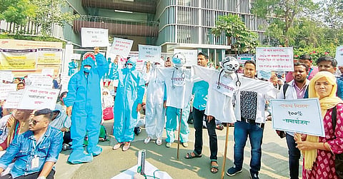 Pune News : पीपीई कीट घालून कर्मचार्‍यांचे आंदोलन