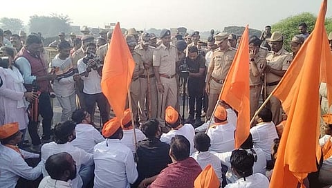 शिवसेनेतर्फे रास्‍तारोको आंदोलन