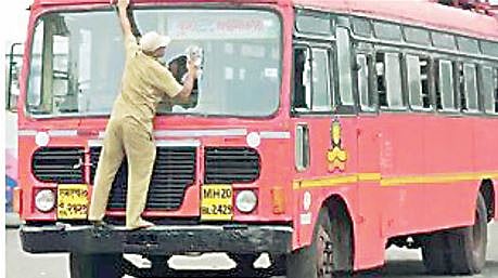 Nagar News : जिल्ह्यातील बससेवा झाली पूर्ववत