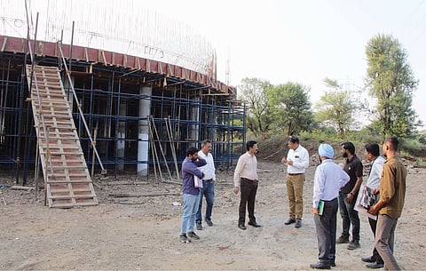 Pimpri News : कचरा स्थानांतरण केंद्रांचे काम जलद करा