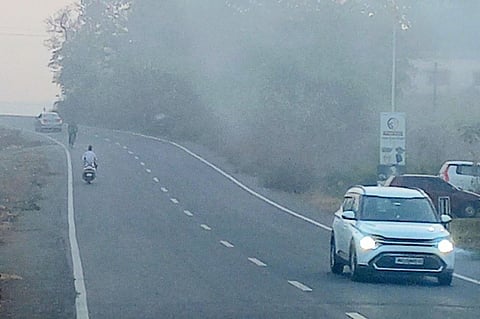Weather Update  : अवकाळी पाऊसोबत दाट धुके अन् गारठा