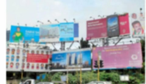 Pimpri News : नियमबाह्य होर्डिंगवर पडणार हातोडा 