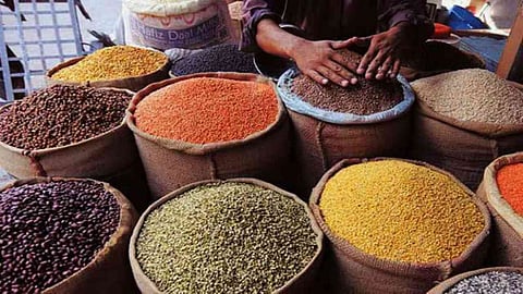 जीवनावश्यक वस्तूंचे भाव गगनाला भिडले ! ग्रामीण अर्थकारणच कोलमडले