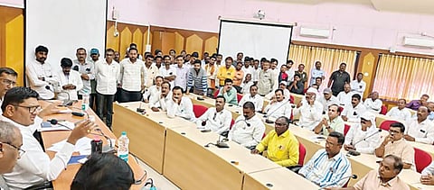 अधिकार्‍यांचा अधिवेशनात पर्दाफाश करू : आमदार प्राजक्त तनपुरे