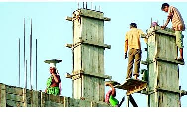 Pimpri News : शहरात बांधकाम मजुरांची सुरक्षितता वार्‍यावर