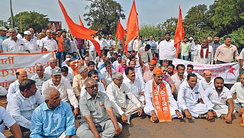 बेळगाव : सीमेवर सीमाबांधवांचा आक्रोश