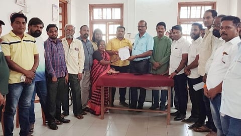 Sindhudurg News: शिवरायांच्या पुतळ्याच्या चौथऱ्याचे काम निकृष्ट : ठाकरे गटाचे  तहसीलदारांना निवेदन