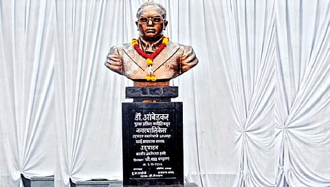 डॉ. आंबेडकरांचा जगातील पहिला पुतळा कोल्हापुरात!