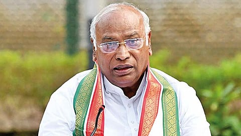 उपराष्ट्रपतींचे भेटीचे निमंत्रण मल्लिकार्जुन खर्गेनी धुडकावले